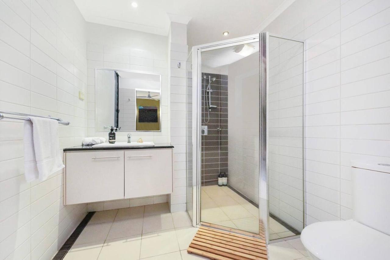Artistic Escape With Balcony And Parking