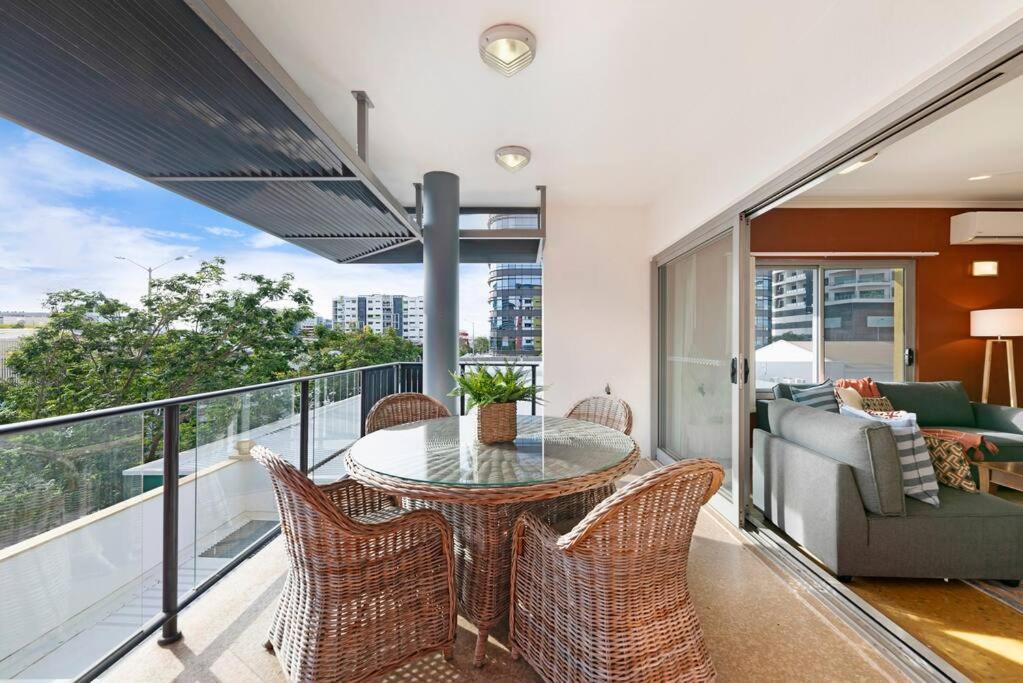 Artistic Escape With Balcony And Parking * Darwin