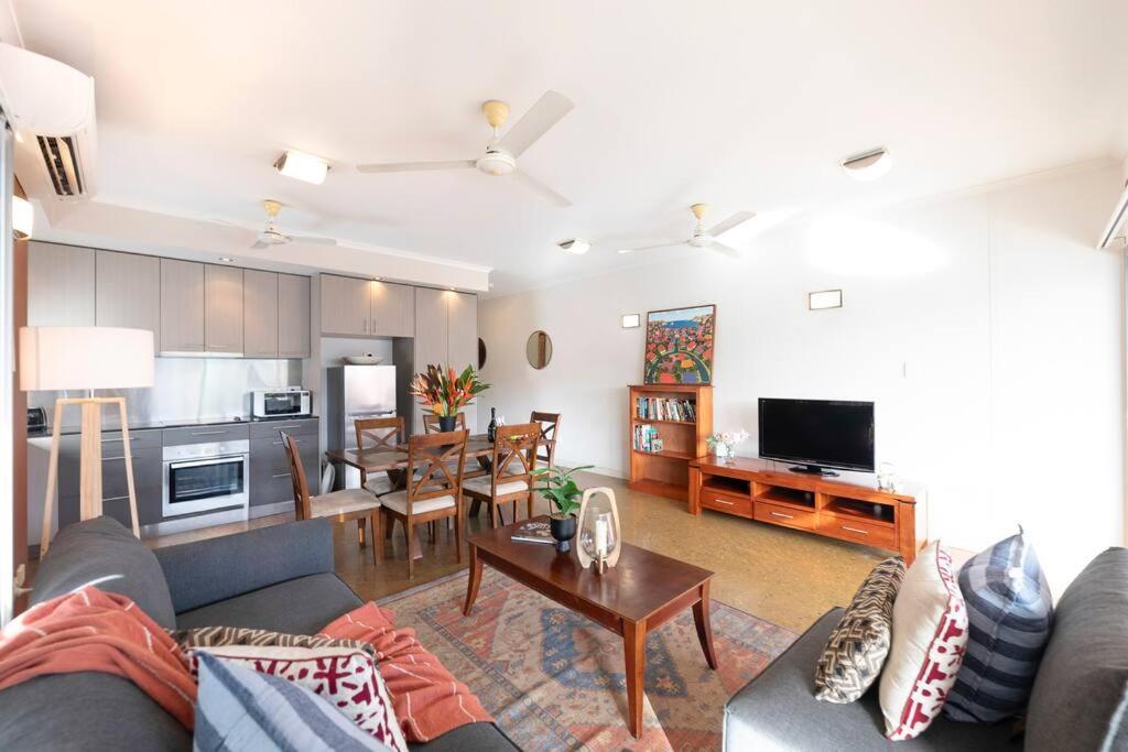 Artistic Escape With Balcony And Parking Apartment Darwin