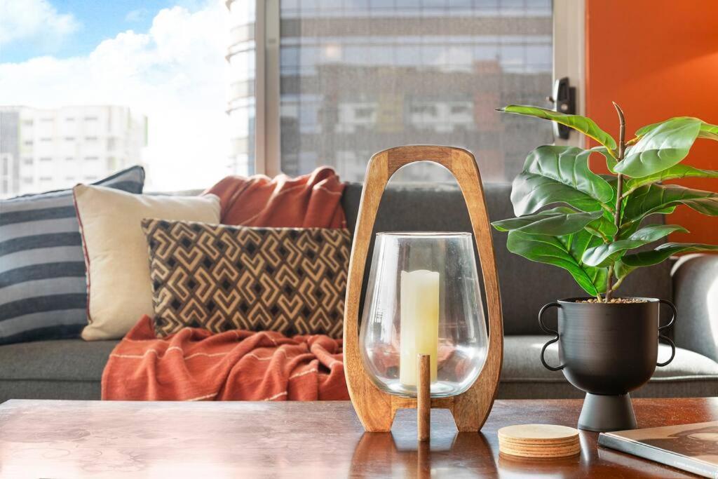 Artistic Escape With Balcony And Parking Darwin